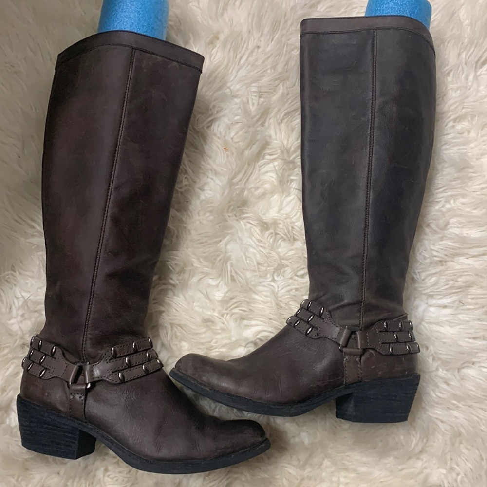 Antonio Melani Leather Tall boot size 8 color is what I would call sealskin. - Picture 3 of 12